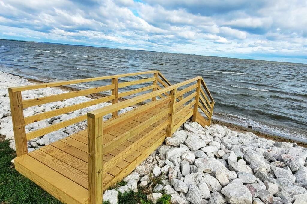 Waterfront Cottage Near Lambeau And Door County! Green Bay Exterior photo