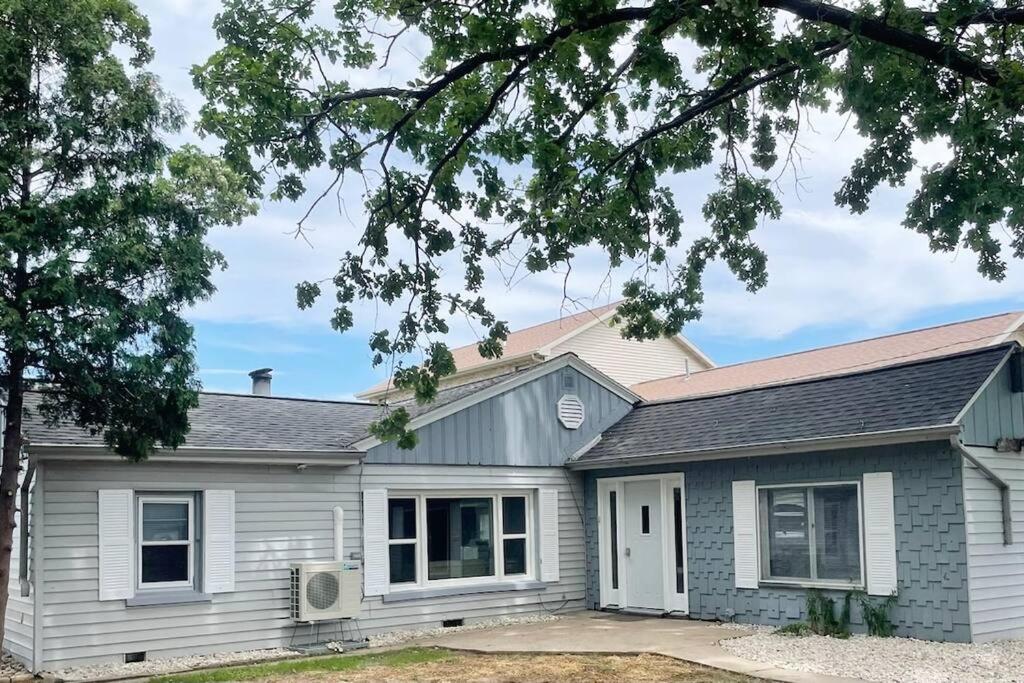 Waterfront Cottage Near Lambeau And Door County! Green Bay Exterior photo
