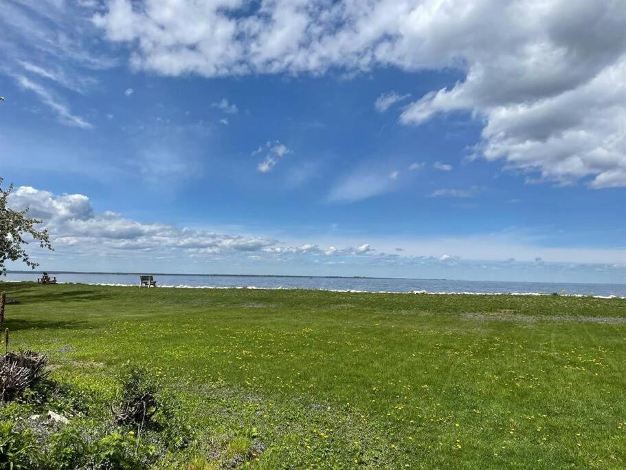 Waterfront Cottage Near Lambeau And Door County! Green Bay Exterior photo